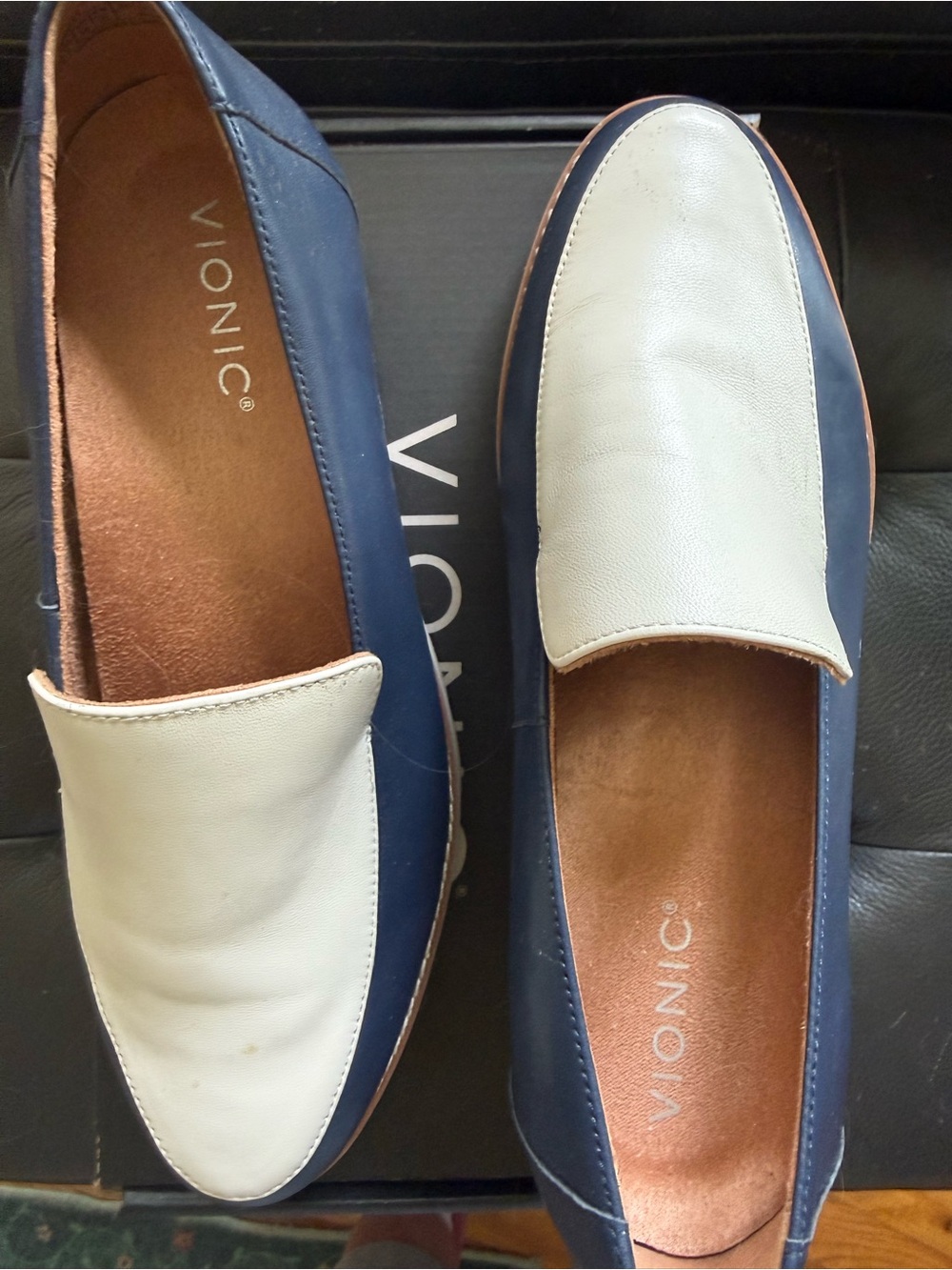 NWT Vionic Two-Tone Navy and White Slip-On Flats